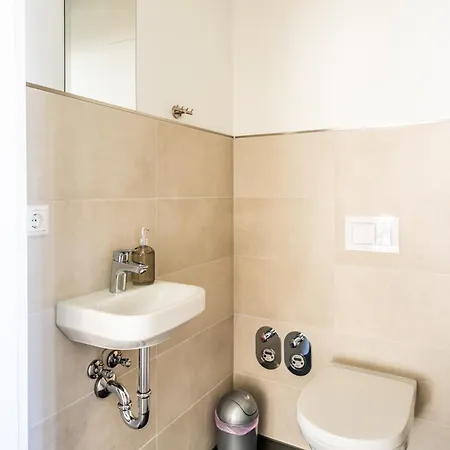 Hangar 19 Superior Mit Terrasse Und Garten H1w1